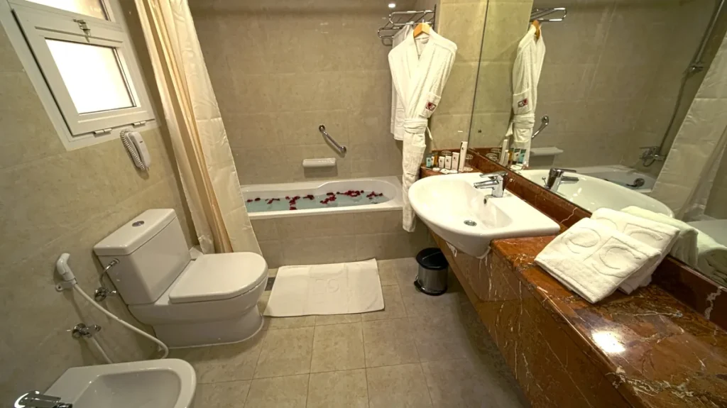 Rose Hotels Group - 2BR STD MASTER BEDROOM BATHROOM 1 opt