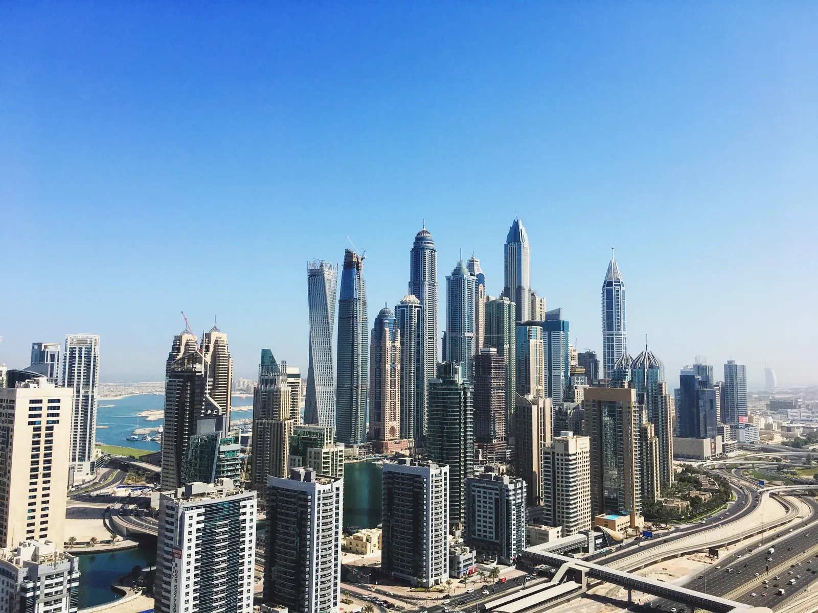 Rose Hotel Group Dubai Airshow Hotel Guide: Where to Stay, Metro Access and Getting Around 1 ubai Airshow aircraft Dubai skyline business hotel