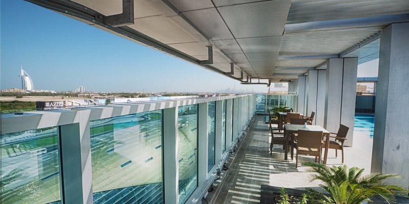 rose-park-hotel-al-barsha pool side dining